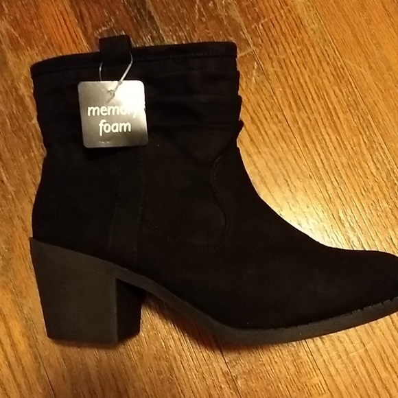 Arizona Jean Company Shoes - NWT Arizona black Gianna ankle boots size 7